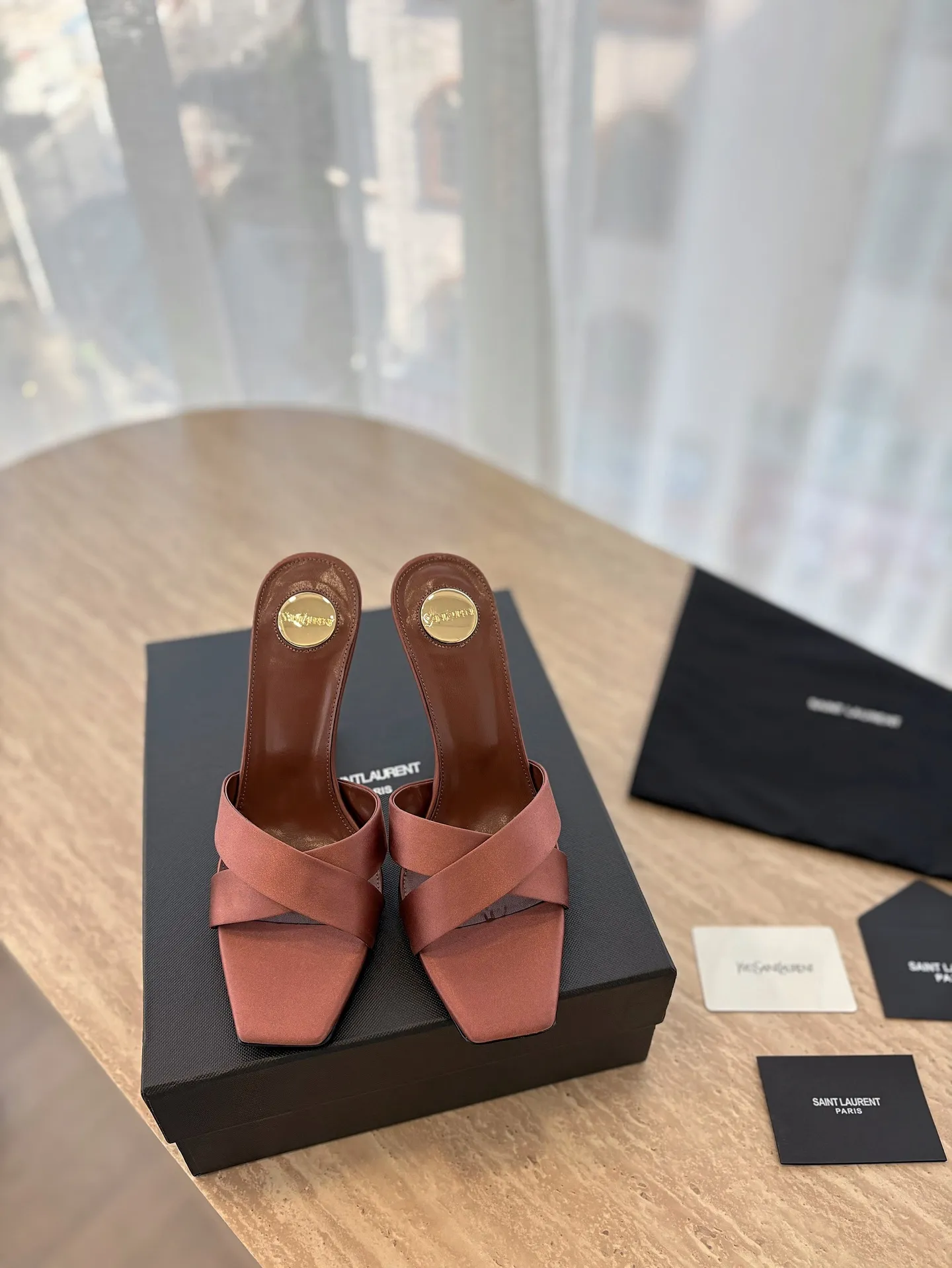 👟👟Ex-factory price 560👟👟 "SAINT LAURENT*" Yves Saint Laurent 25ss/hot YSL high heels and slippers in summer New shoe type·Only YSL understands women's hearts best and does not accept refutation Super invincible feminine artifact, a must-have for women (✅Z products are customized from the whole body, perfect consistency) New last type. Compare the differences between pictures and goods on the market ✔Upper: Customized imported silk ✔Inner lining: imported sheepskin ✔Sole: imported genuine leather outsole ✔Heel height: 10.5cm ✔Number of yards: 35-39 (No refund for 40 pieces of custom-made stock) (Full package)